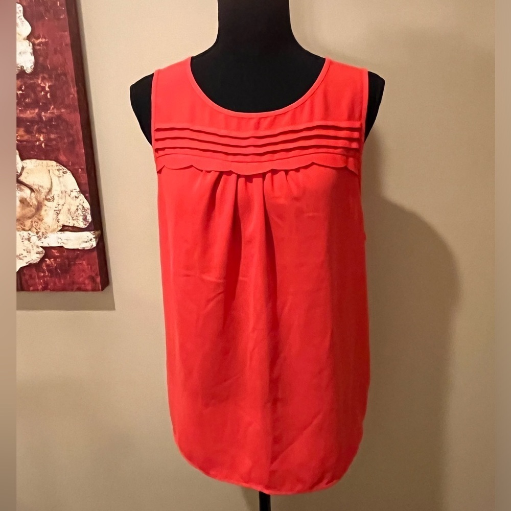 Elle Dark Coral Red Sleeveless Blouse Keyhole Button Closure, size Large